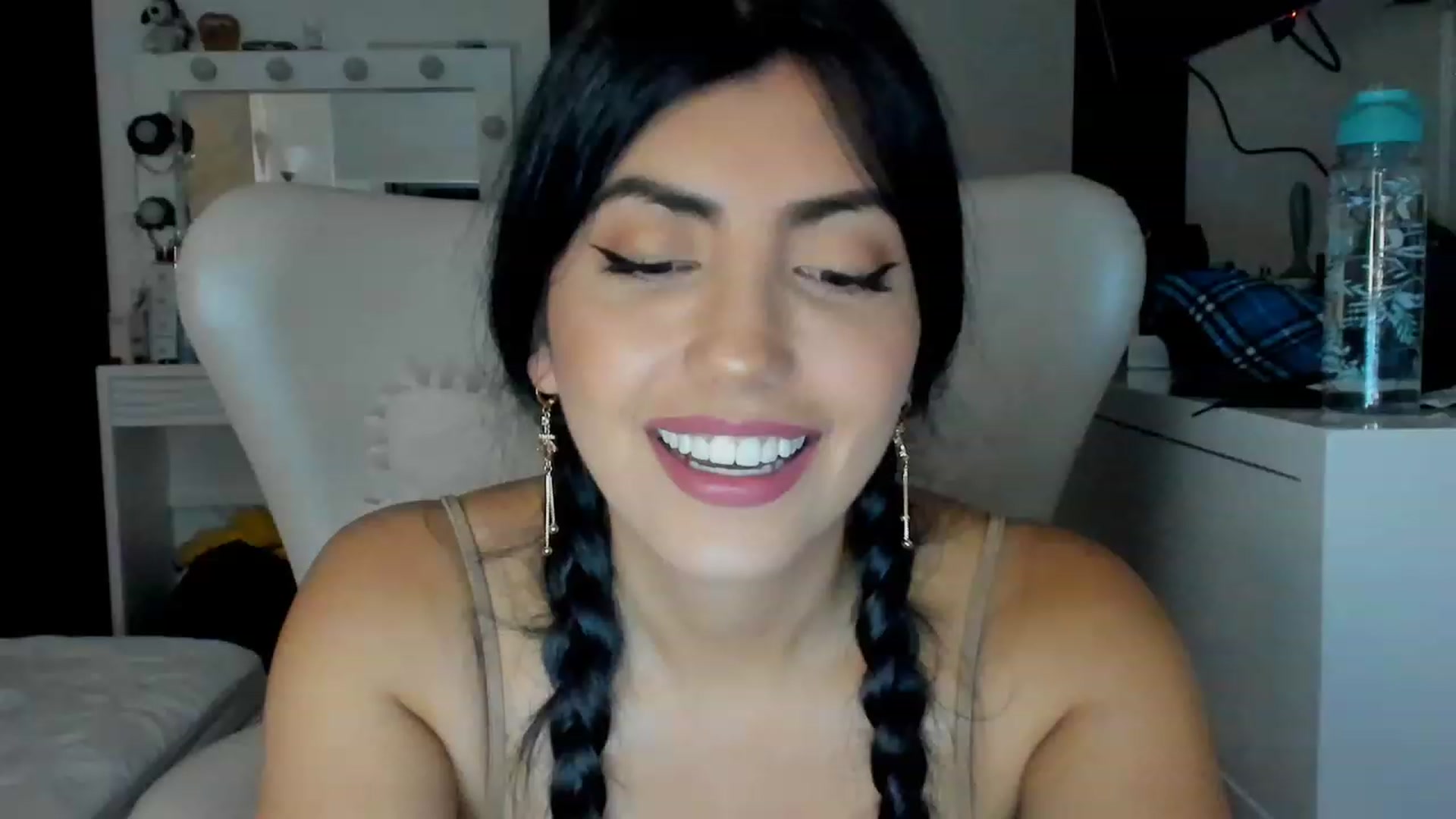 Gallery image thumbnail from leyla_blue's myfreecams stream on, 05/28/2023, 23:48 image 4 of 20