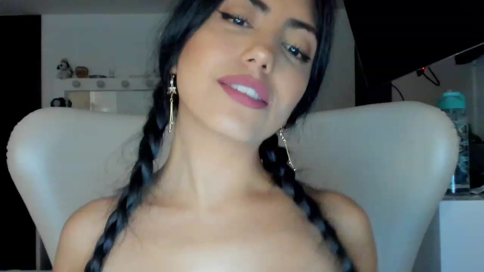 Gallery image thumbnail from leyla_blue's myfreecams stream on, 05/28/2023, 23:48 image 20 of 20