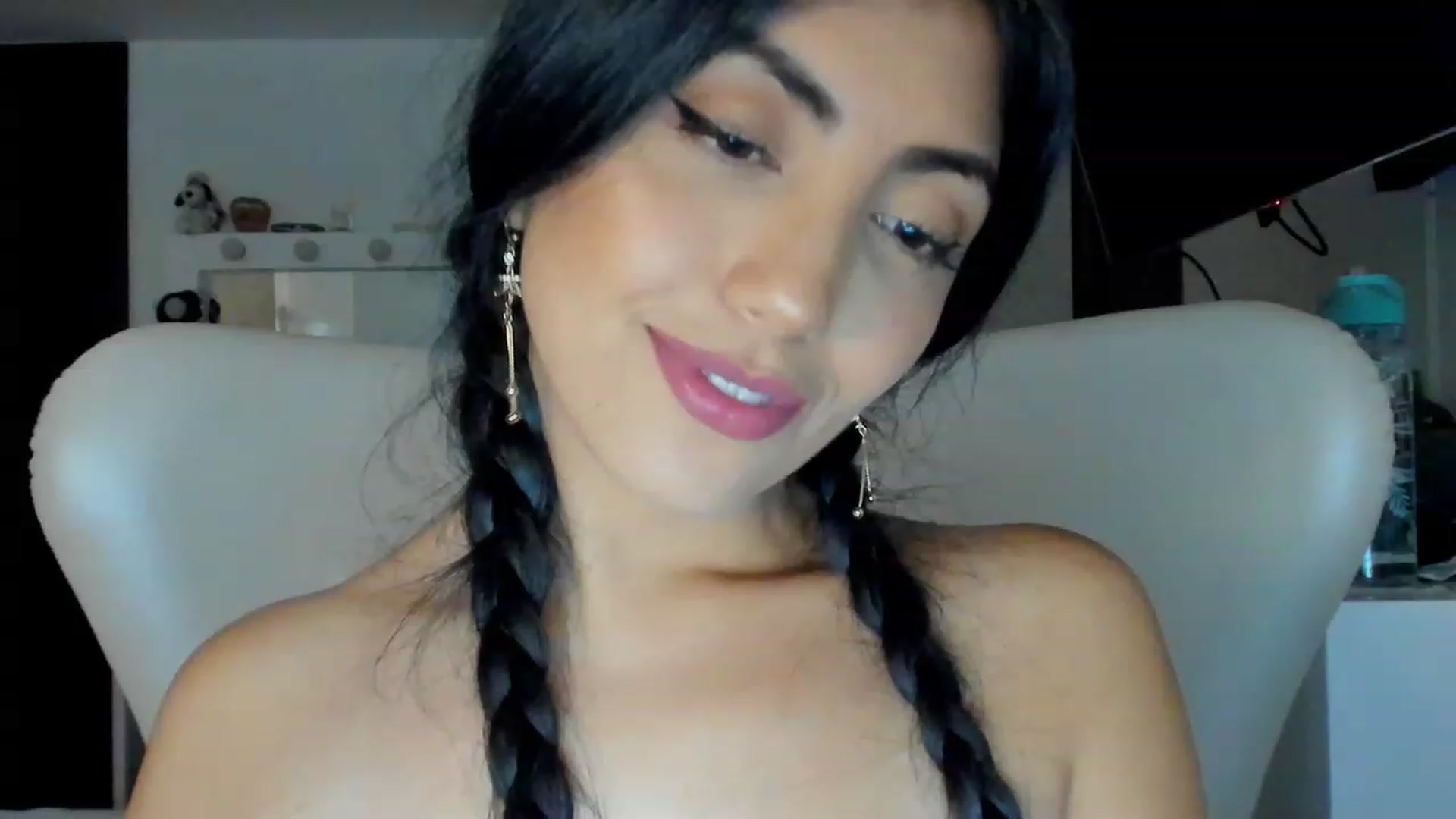Gallery image thumbnail from leyla_blue's myfreecams stream on, 05/28/2023, 23:48 image 19 of 20