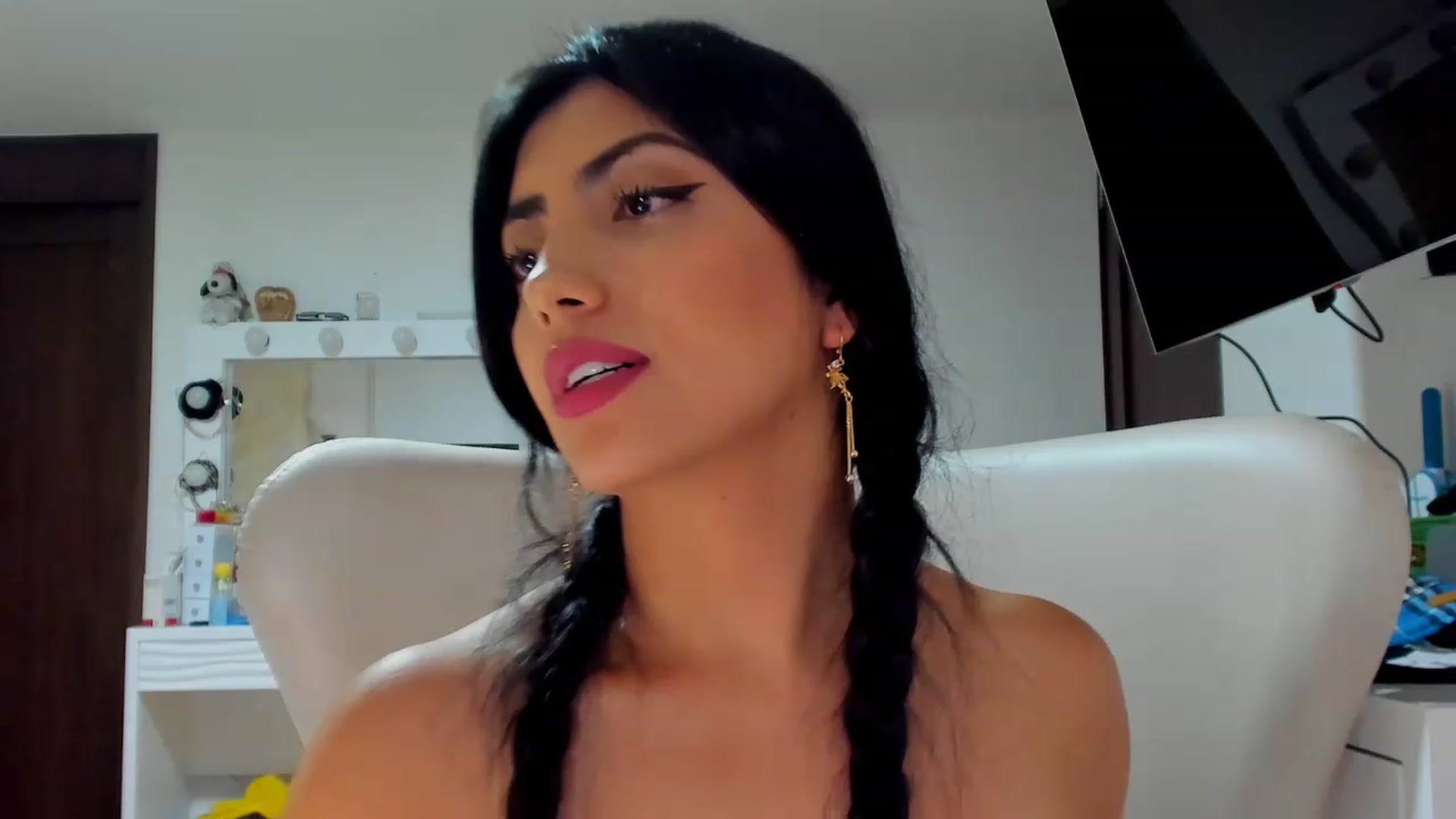Gallery image thumbnail from leyla_blue's myfreecams stream on, 05/29/2023, 24:49 image 20 of 20