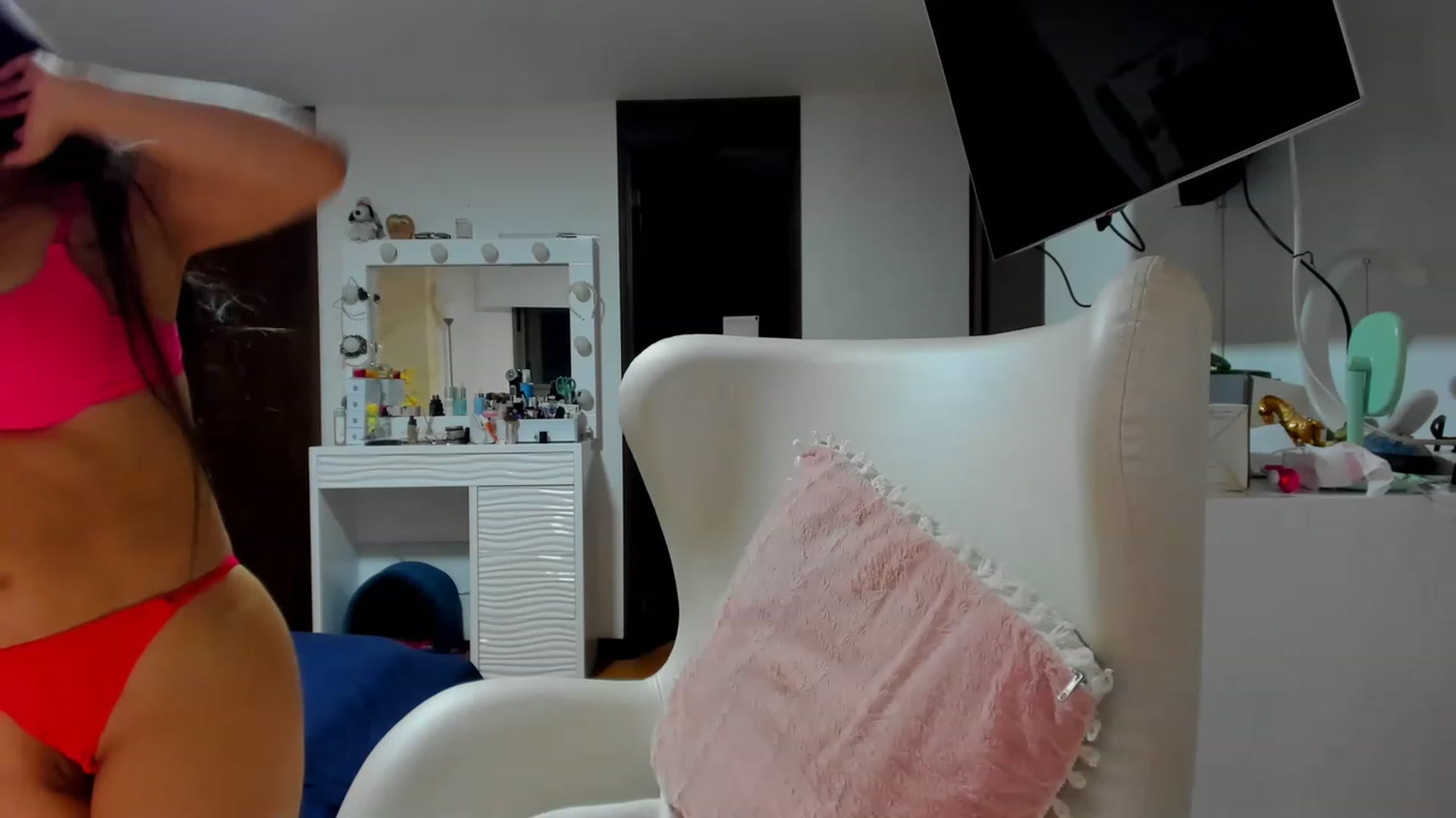 Gallery image thumbnail from leyla_blue's myfreecams stream on, 05/31/2023, 03:28 image 4 of 20
