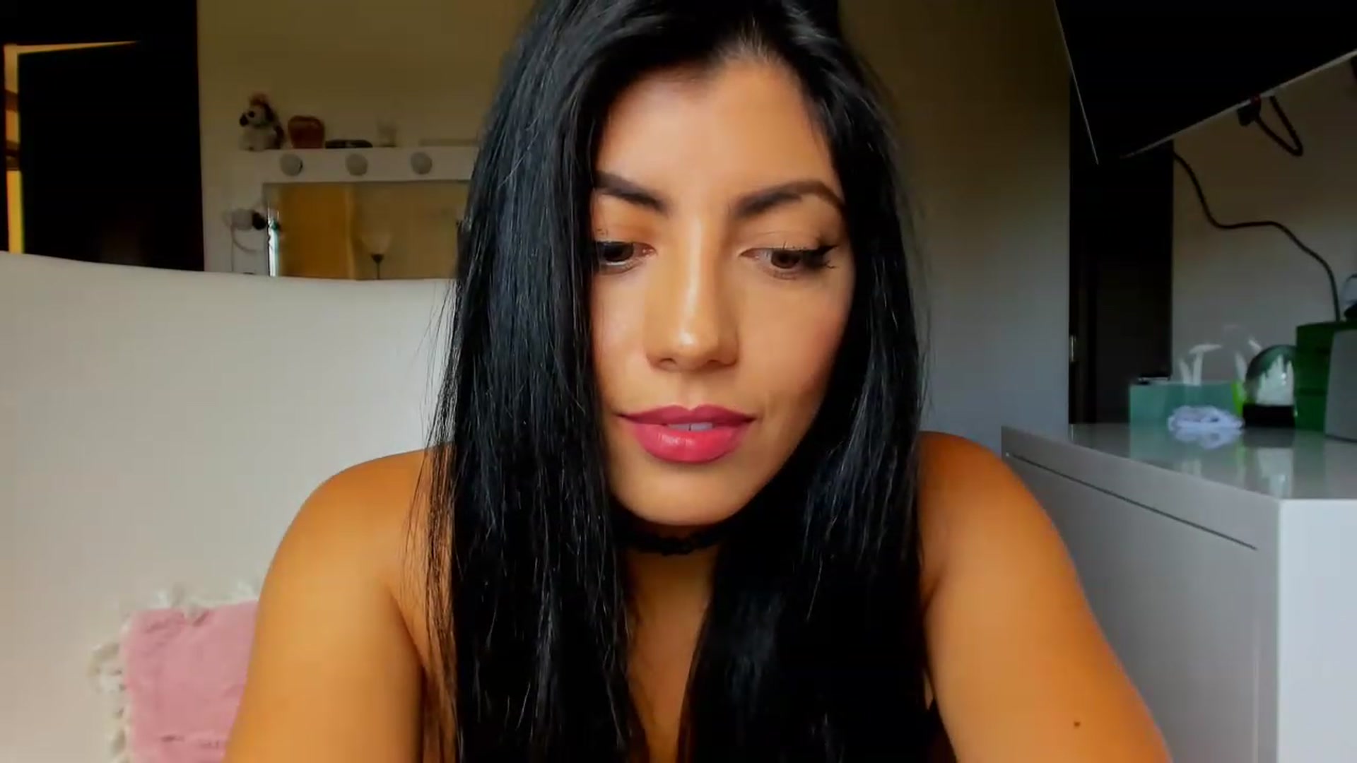 Gallery image thumbnail from leyla_blue's myfreecams stream on, 06/11/2023, 12:50 image 17 of 20
