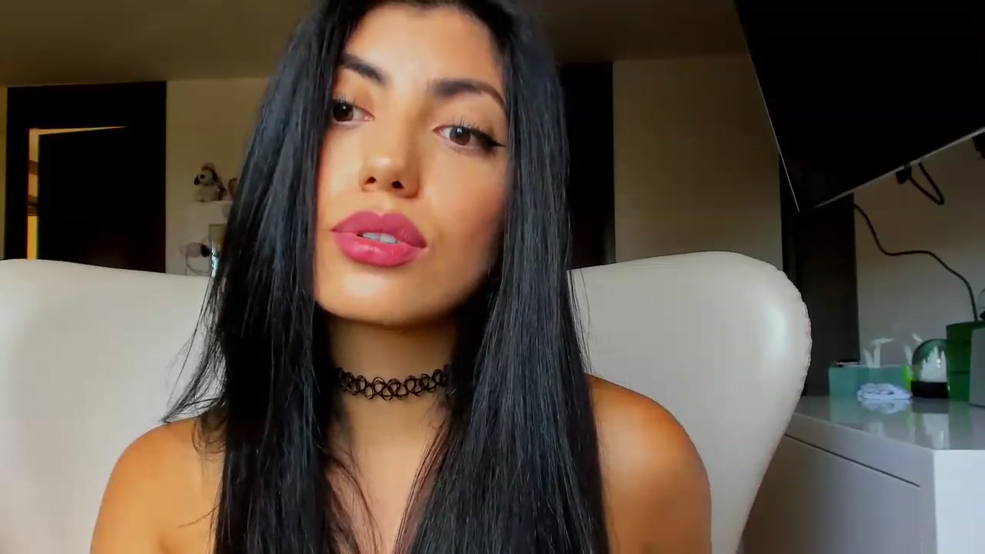 Gallery image thumbnail from leyla_blue's myfreecams stream on, 06/11/2023, 12:50 image 18 of 20