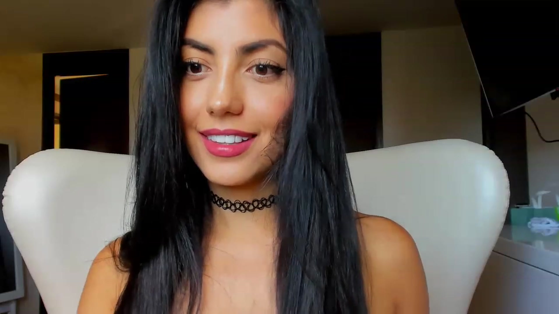 Gallery image thumbnail from leyla_blue's myfreecams stream on, 06/11/2023, 12:50 image 19 of 20