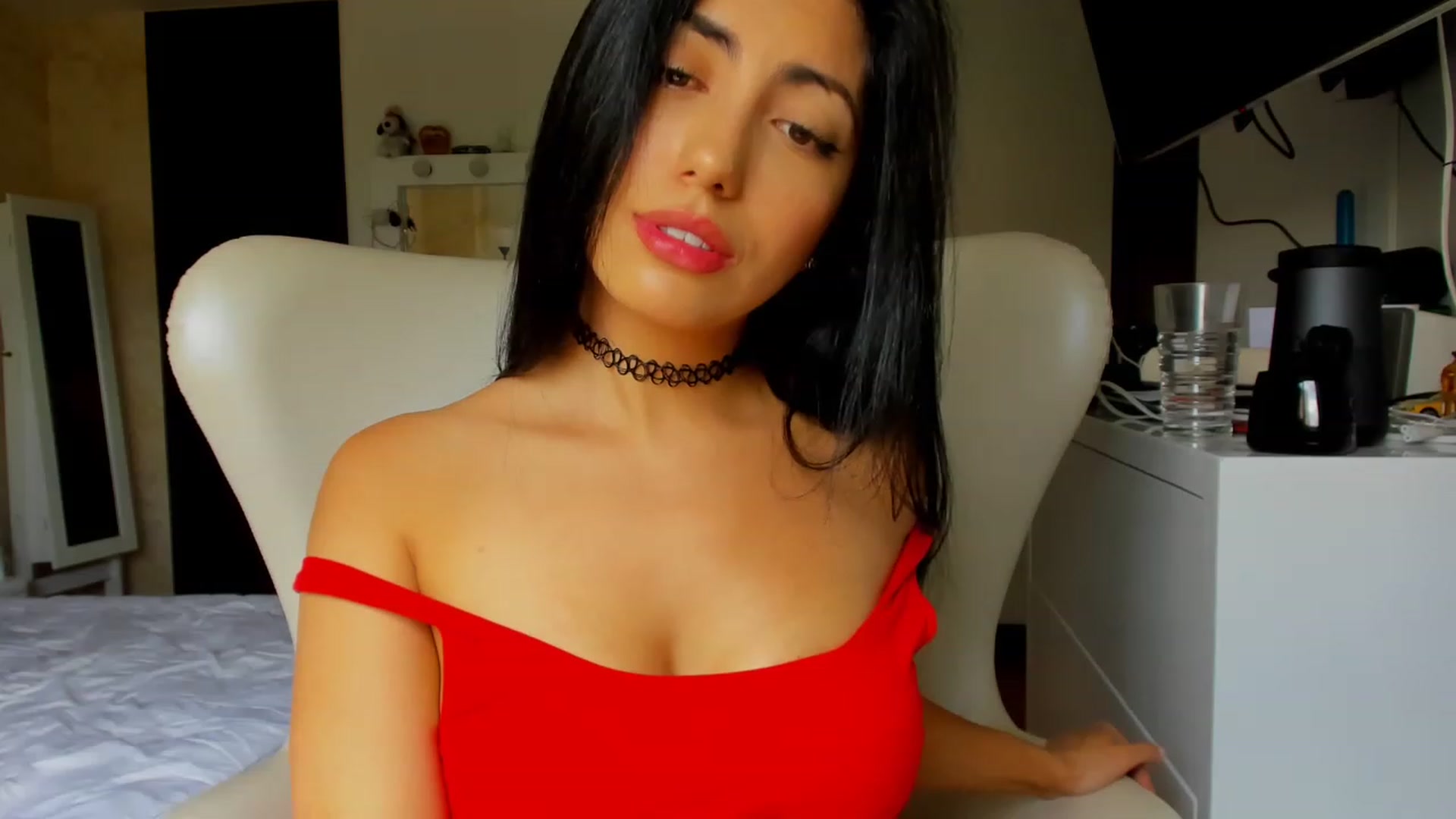Gallery image thumbnail from leyla_blue's myfreecams stream on, 06/17/2023, 17:40 image 17 of 20