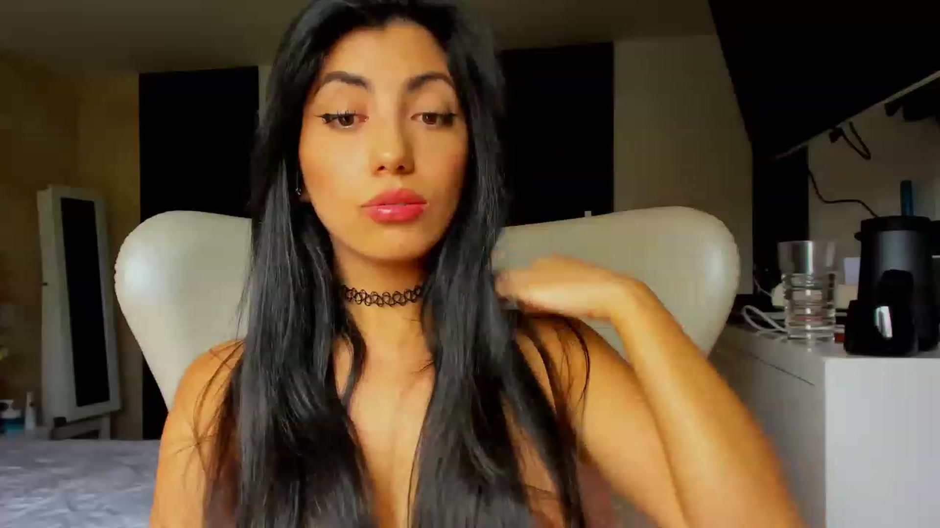Gallery image thumbnail from leyla_blue's myfreecams stream on, 06/17/2023, 18:37 image 5 of 20