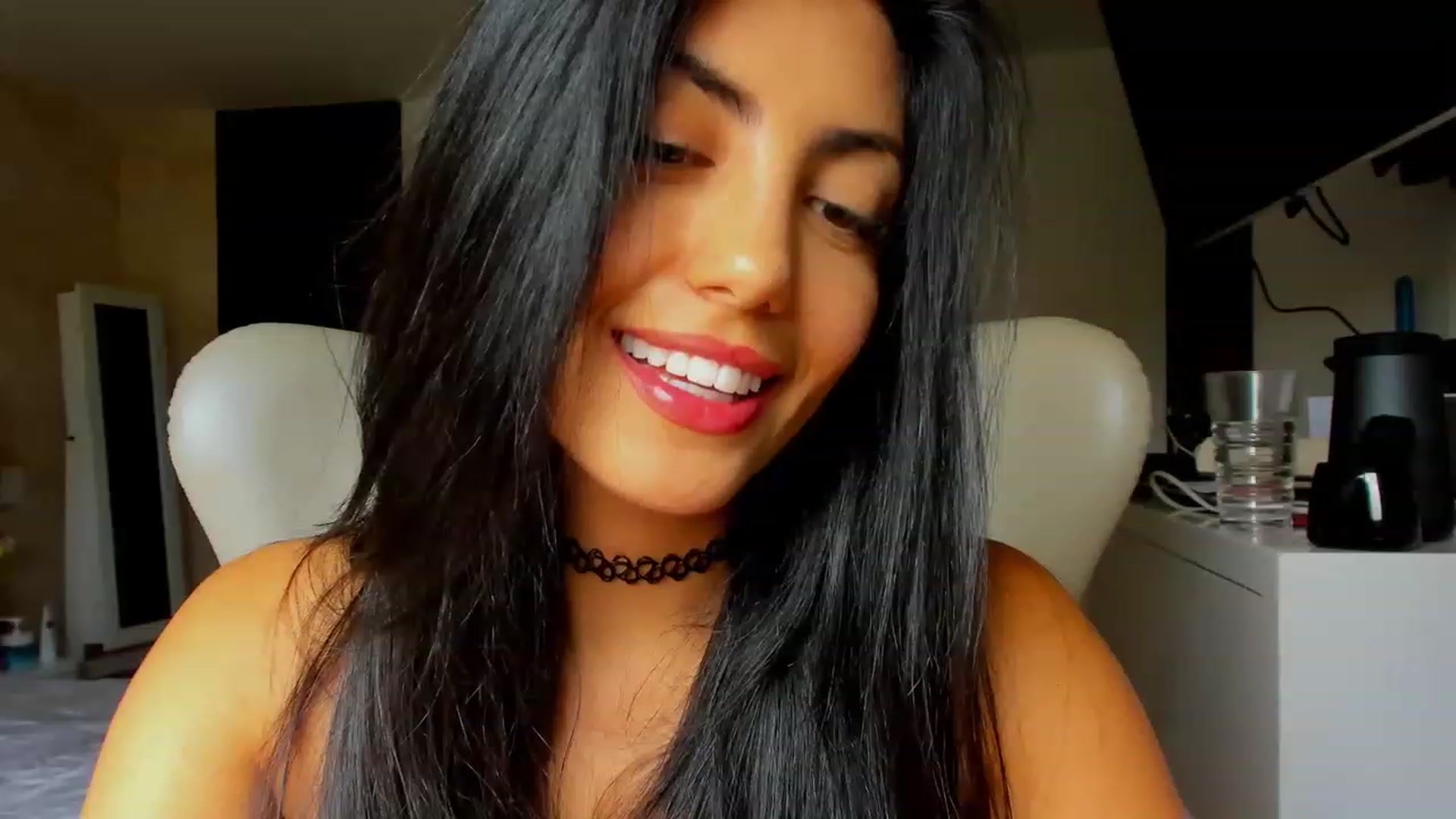 Gallery image thumbnail from leyla_blue's myfreecams stream on, 06/17/2023, 18:37 image 4 of 20