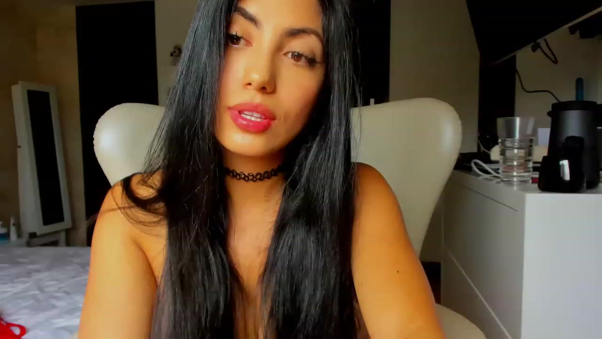 Gallery image thumbnail from leyla_blue's myfreecams stream on, 06/17/2023, 18:37 image 6 of 20