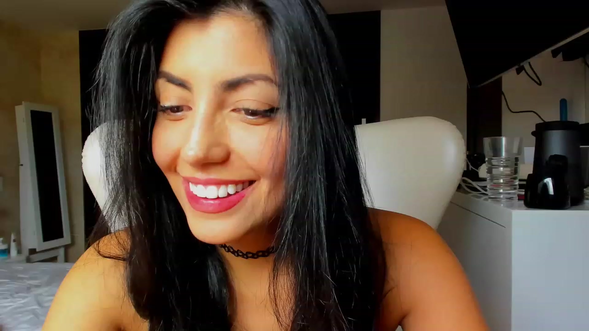 Gallery image thumbnail from leyla_blue's myfreecams stream on, 06/17/2023, 18:37 image 9 of 20