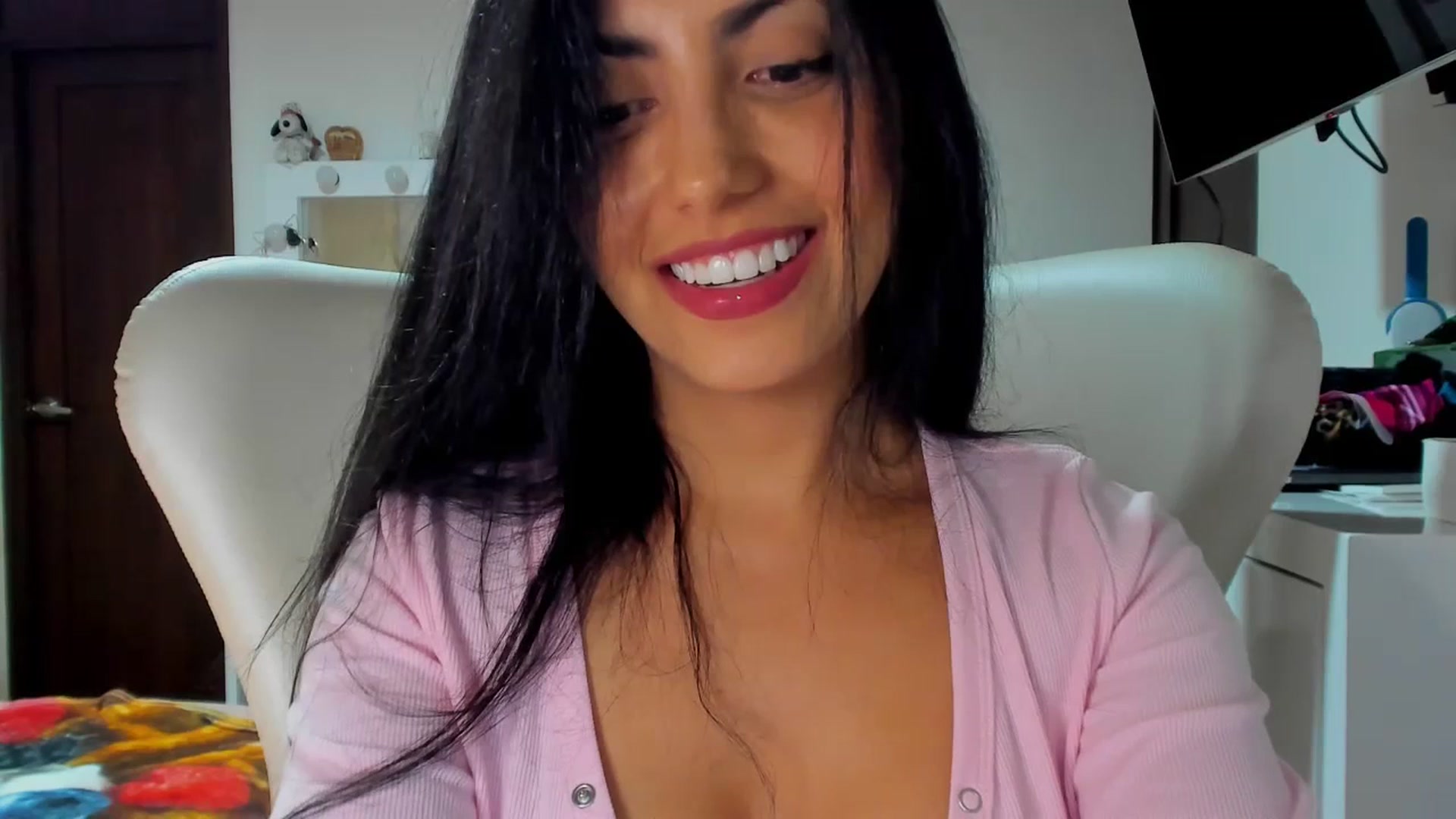 Gallery image thumbnail from leyla_blue's myfreecams stream on, 07/08/2023, 02:34 image 3 of 20