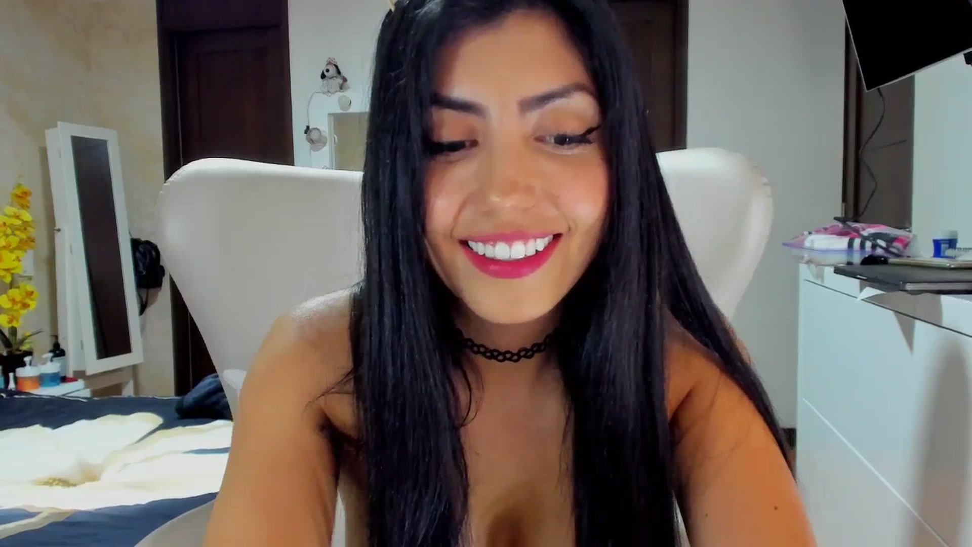 Gallery image thumbnail from leyla_blue's myfreecams stream on, 10/18/2023, 01:52 image 11 of 20