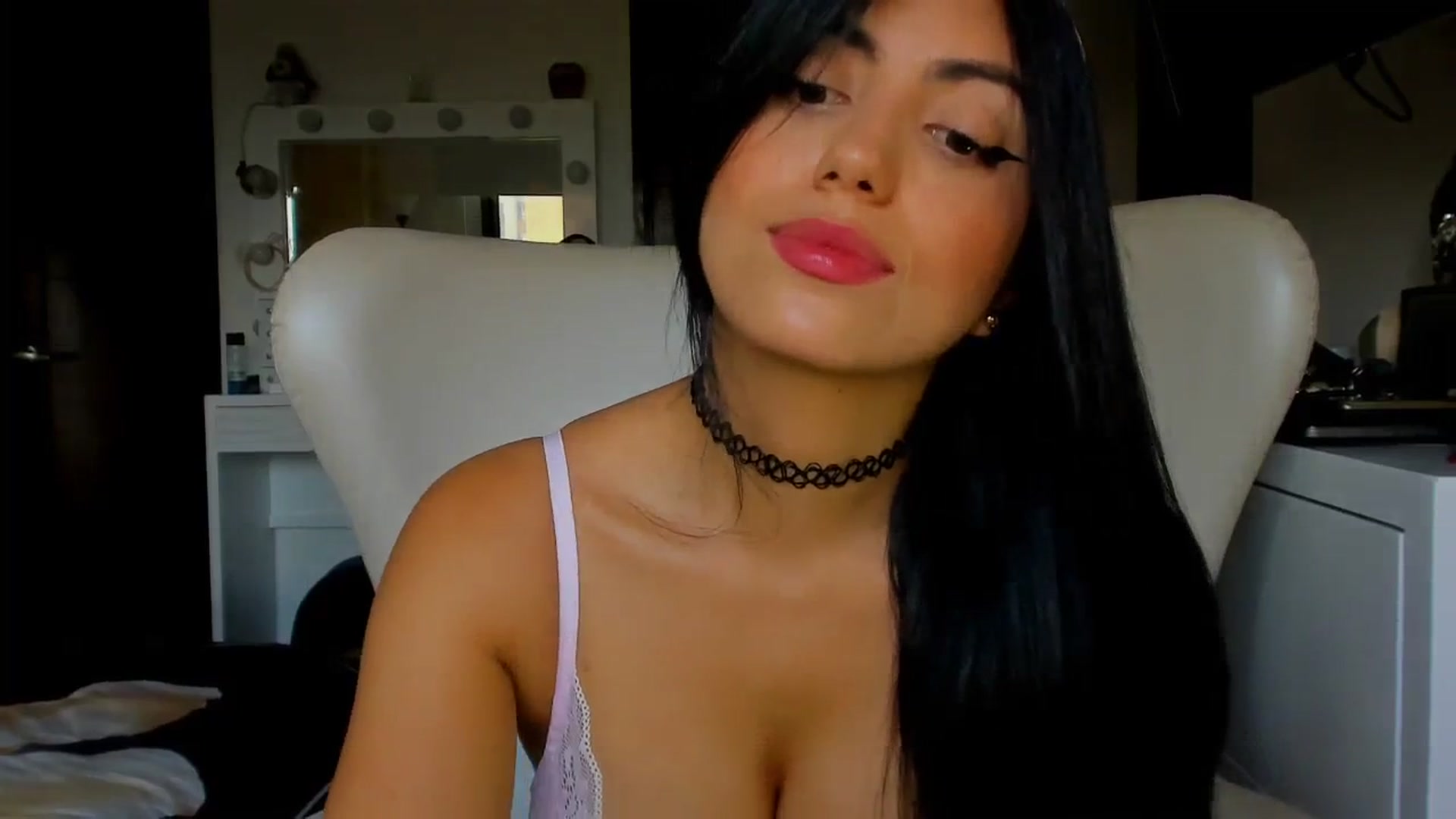 Gallery image thumbnail from leyla_blue's myfreecams stream on, 10/19/2023, 20:28 image 14 of 20