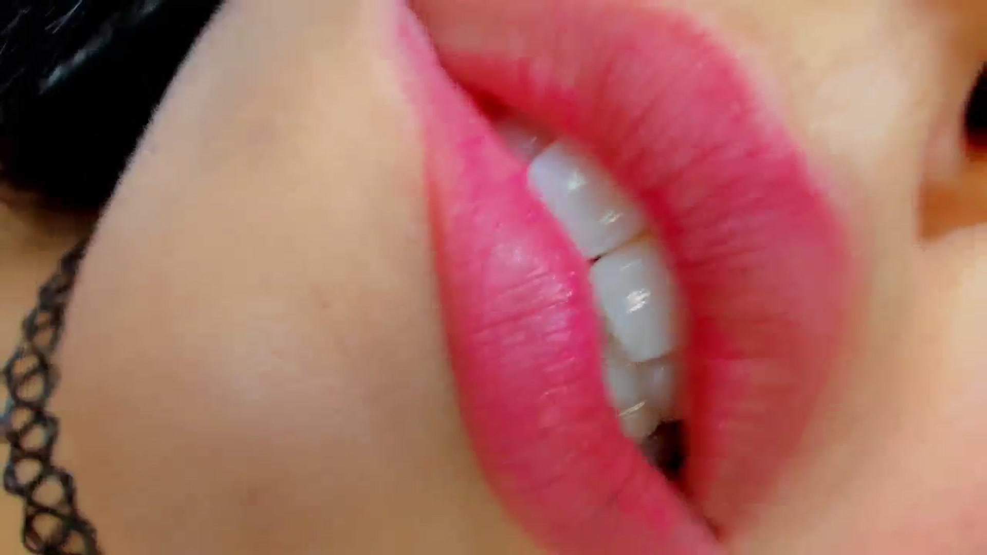 Gallery image thumbnail from leyla_blue's myfreecams stream on, 10/19/2023, 20:28 image 5 of 20