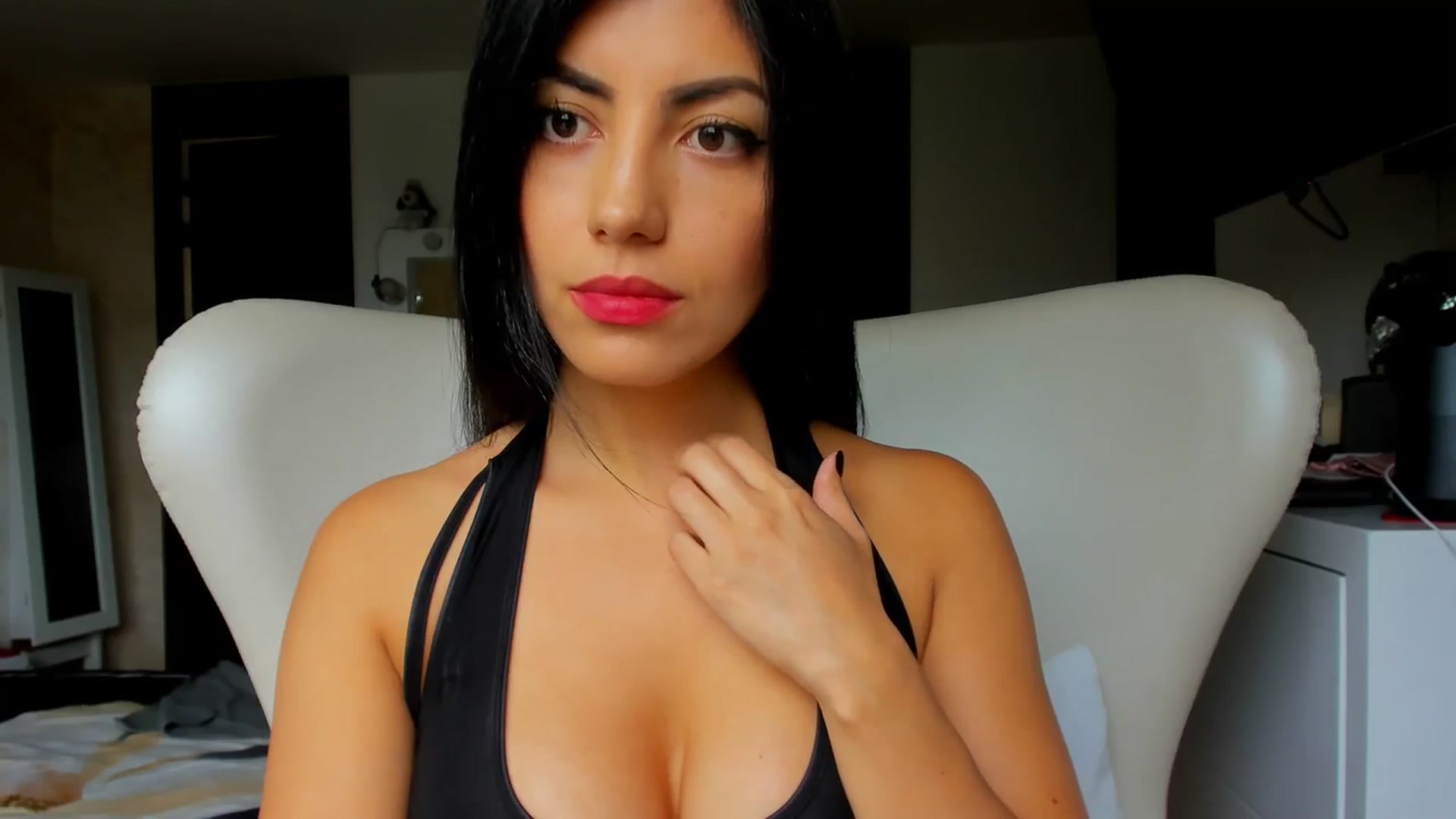 Gallery image thumbnail from leyla_blue's myfreecams stream on, 10/21/2023, 17:54 image 2 of 20