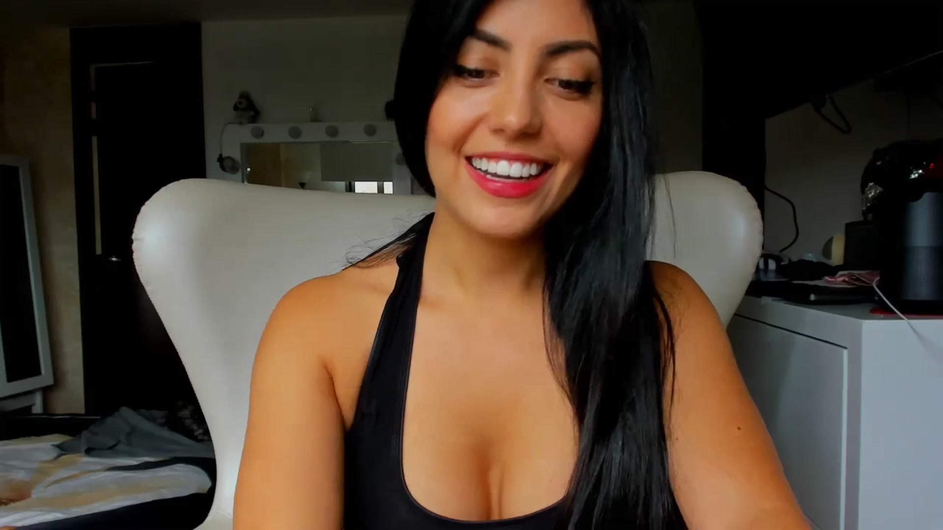 Gallery image thumbnail from leyla_blue's myfreecams stream on, 10/21/2023, 17:54 image 8 of 20