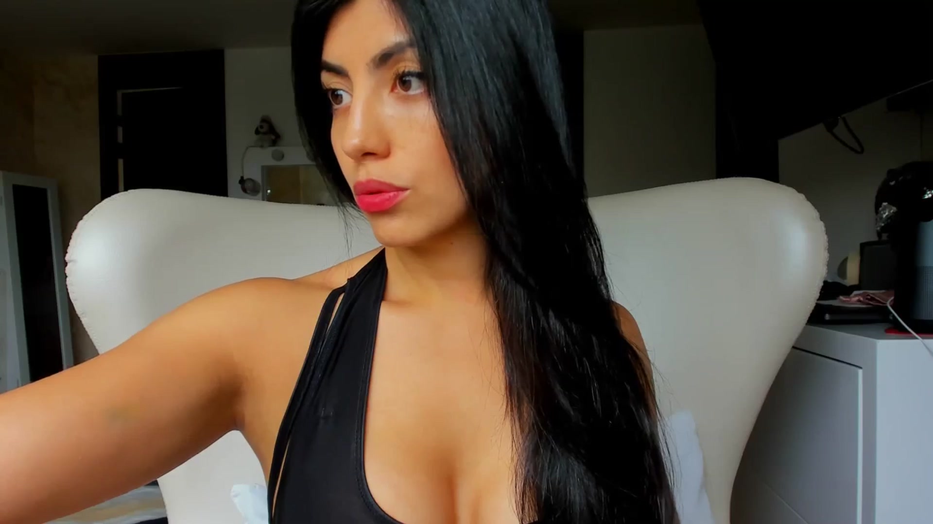 Gallery image thumbnail from leyla_blue's myfreecams stream on, 10/21/2023, 17:54 image 3 of 20