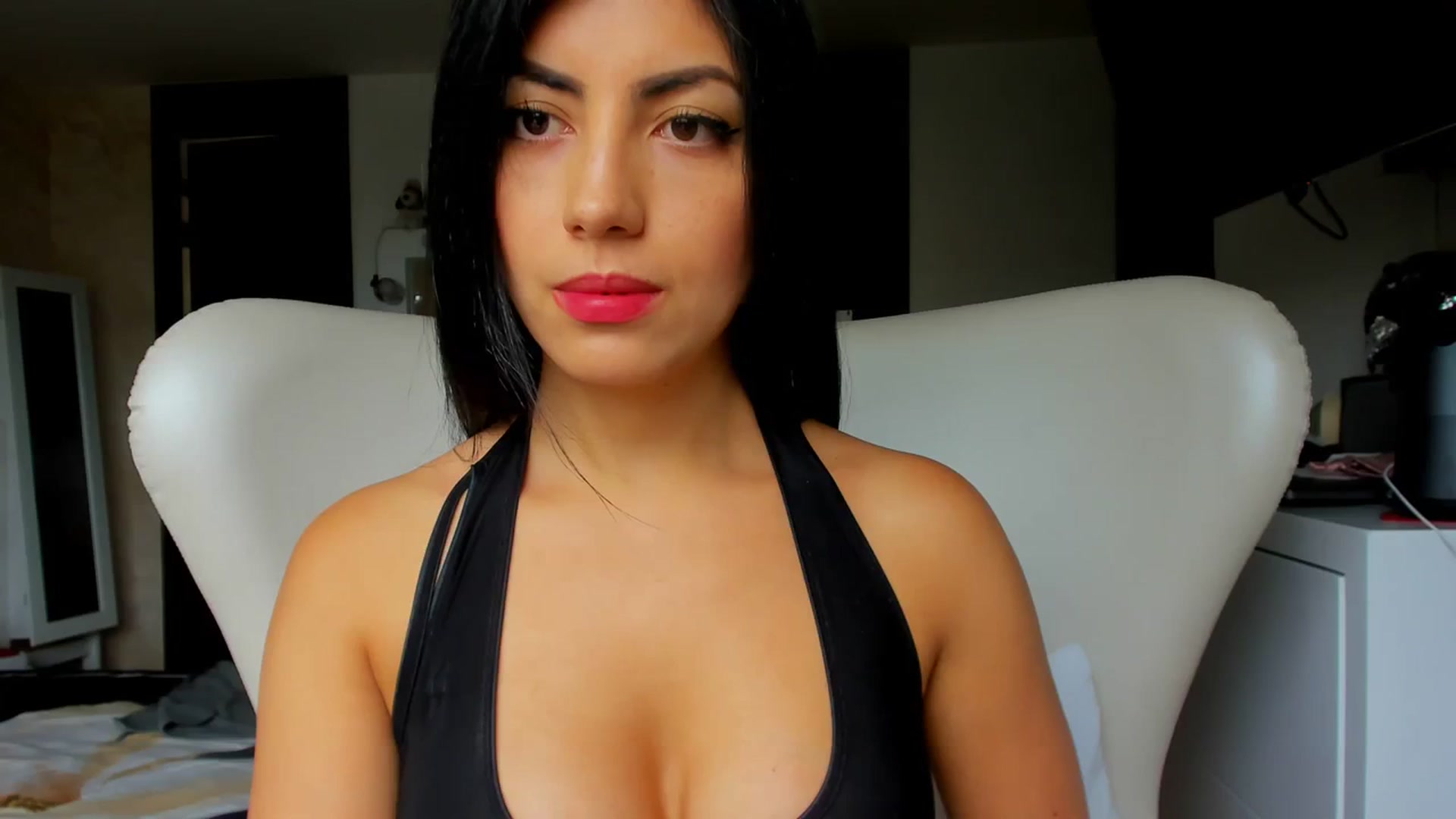 Gallery image thumbnail from leyla_blue's myfreecams stream on, 10/21/2023, 17:54 image 1 of 20