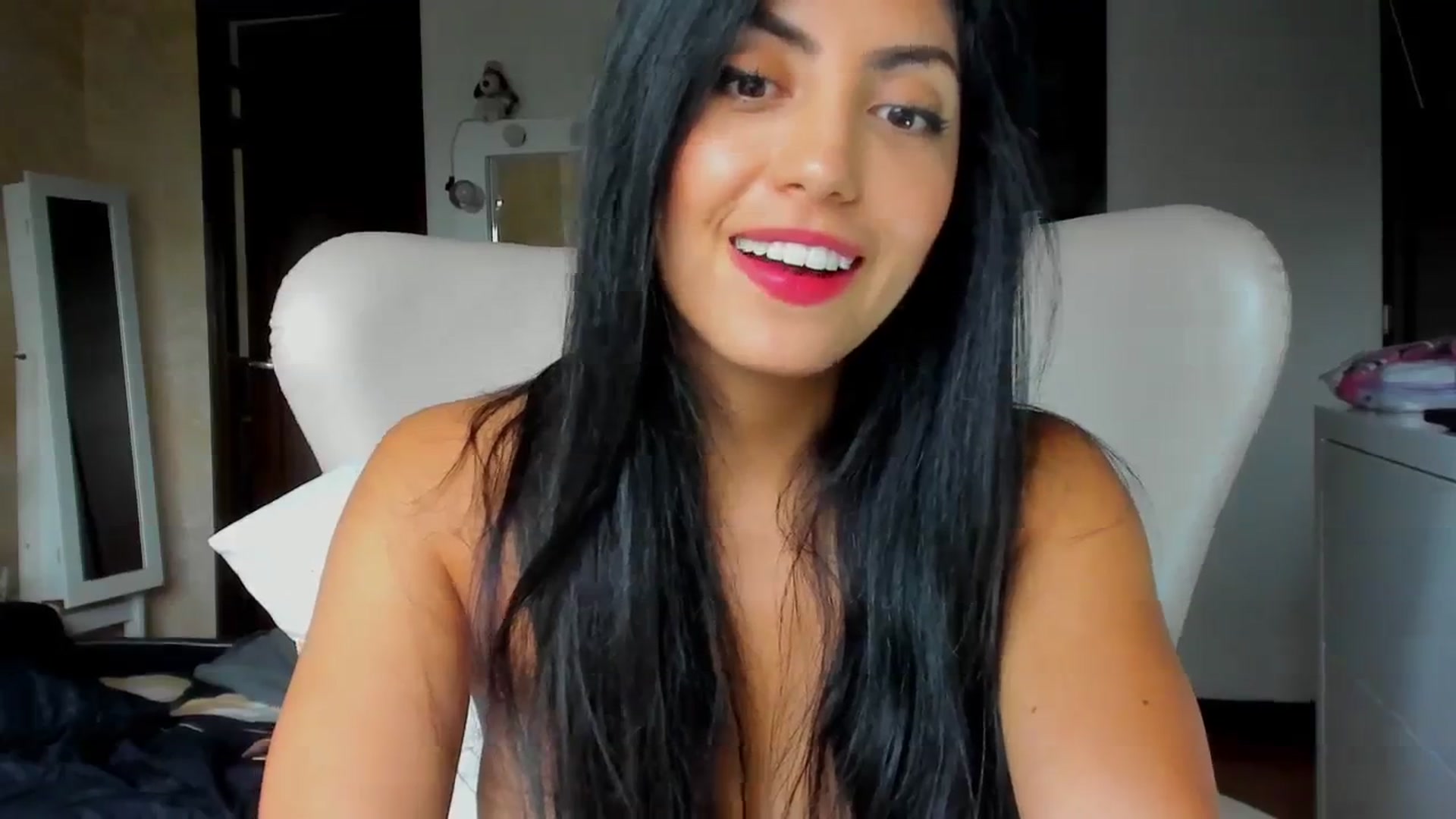 Gallery image thumbnail from leyla_blue's myfreecams stream on, 10/21/2023, 18:42 image 18 of 20