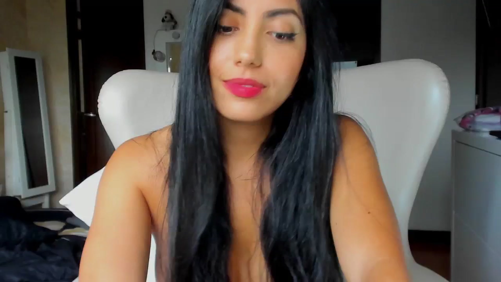 Gallery image thumbnail from leyla_blue's myfreecams stream on, 10/21/2023, 18:42 image 19 of 20