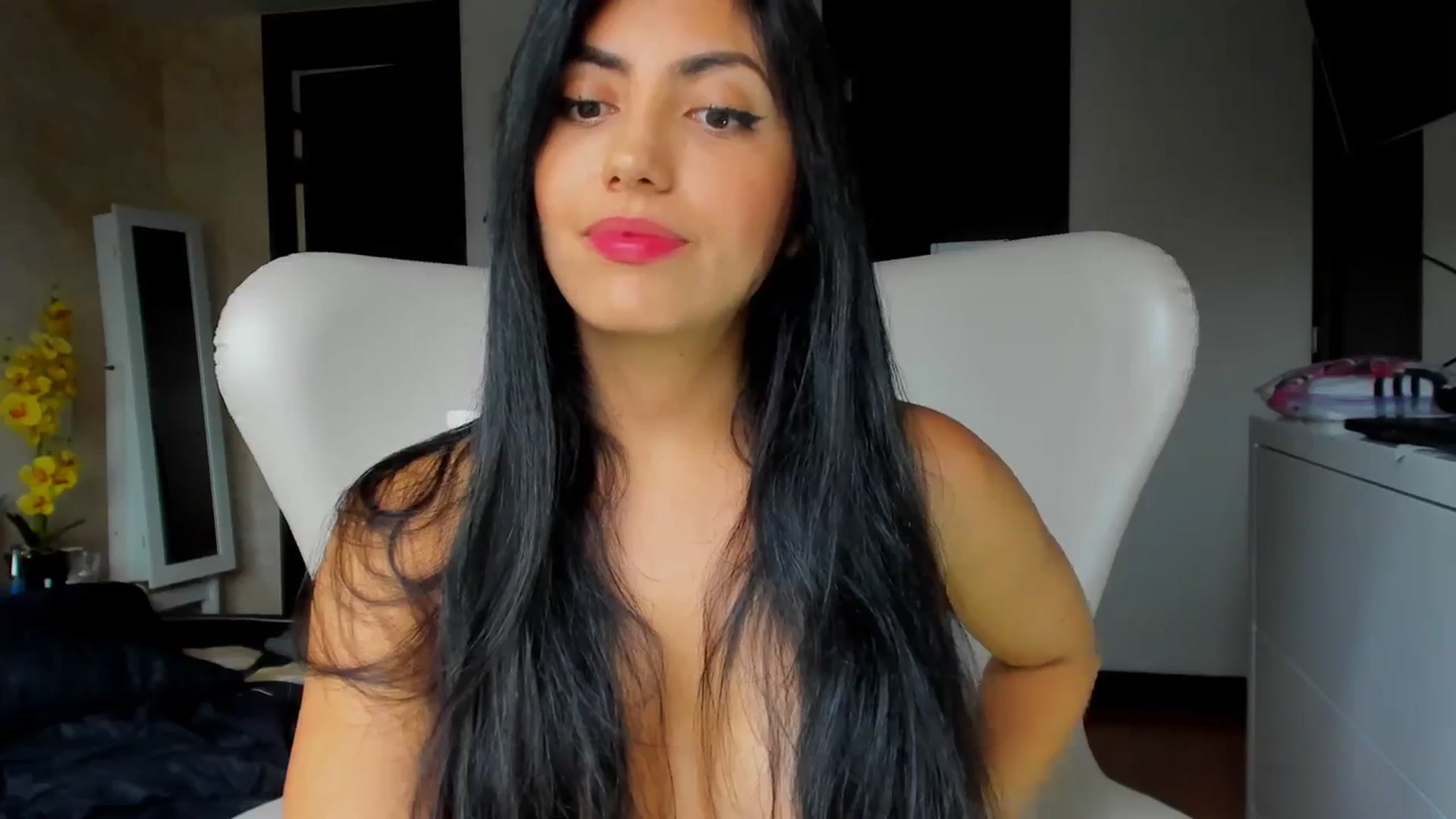 Gallery image thumbnail from leyla_blue's myfreecams stream on, 10/21/2023, 19:37 image 2 of 20