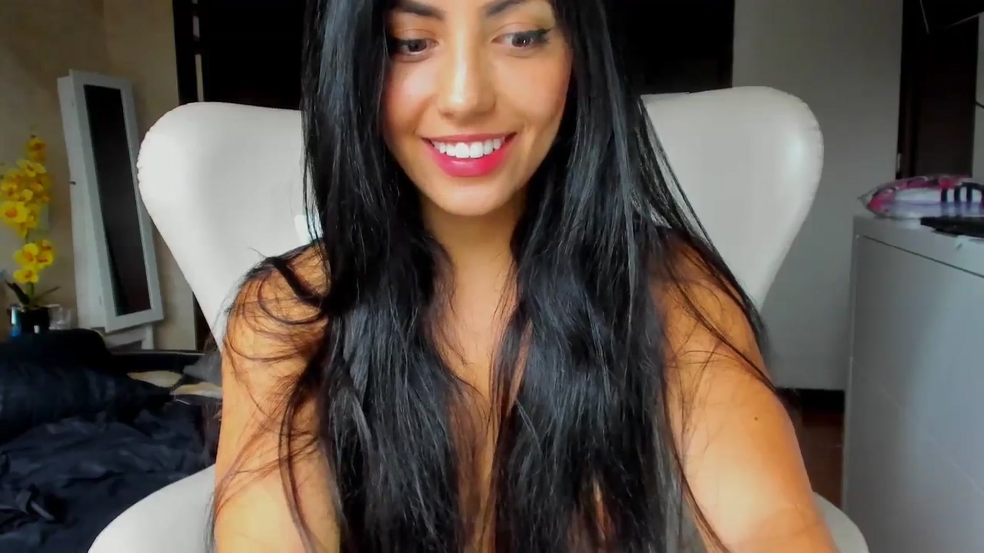 Gallery image thumbnail from leyla_blue's myfreecams stream on, 10/21/2023, 19:37 image 5 of 20