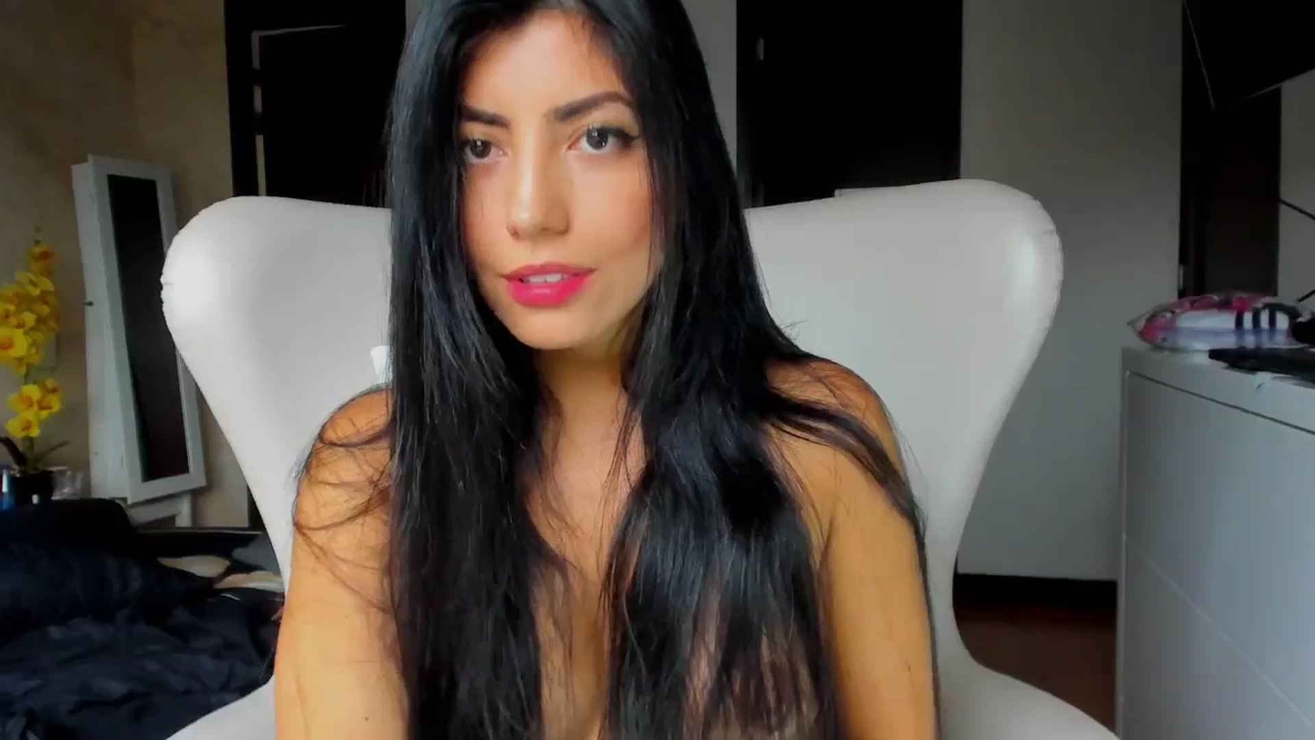 Gallery image thumbnail from leyla_blue's myfreecams stream on, 10/21/2023, 19:37 image 6 of 20