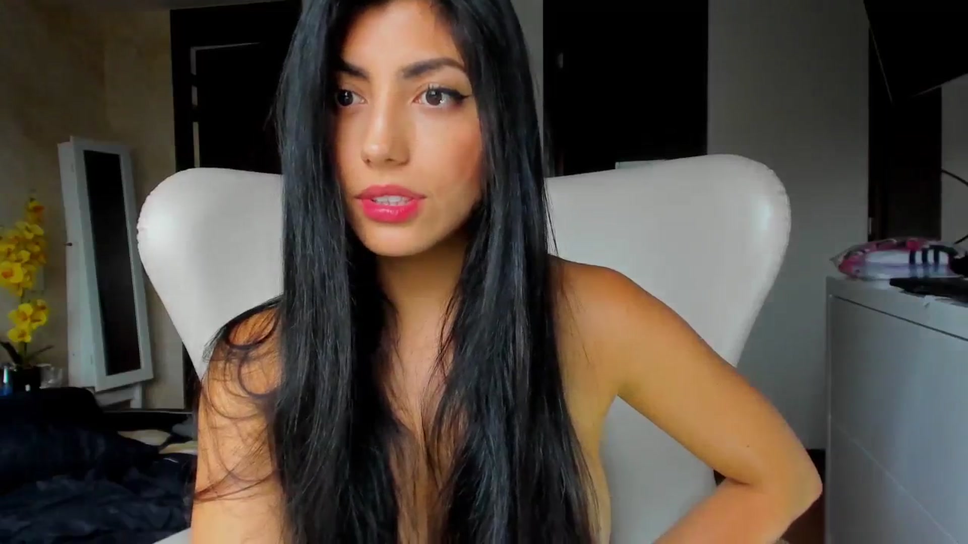 Gallery image thumbnail from leyla_blue's myfreecams stream on, 10/21/2023, 19:37 image 3 of 20
