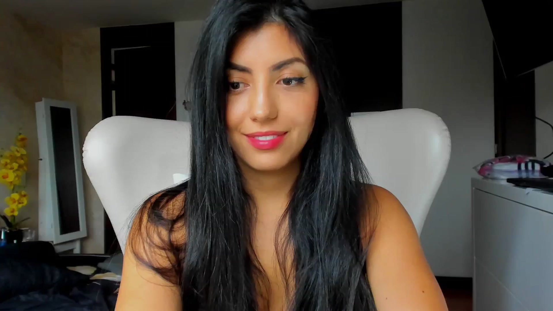Gallery image thumbnail from leyla_blue's myfreecams stream on, 10/21/2023, 19:37 image 1 of 20