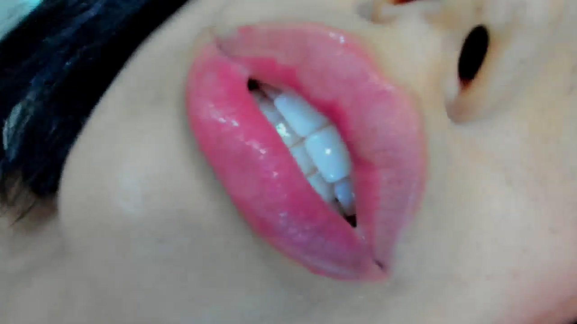 Gallery image thumbnail from leyla_blue's myfreecams stream on, 10/23/2023, 23:24 image 16 of 20