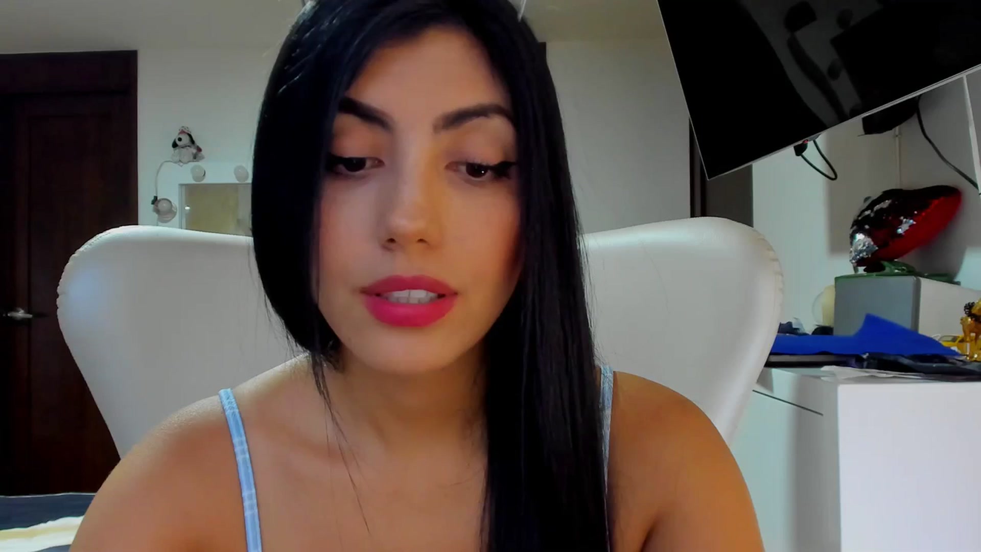 Gallery image thumbnail from leyla_blue's myfreecams stream on, 10/23/2023, 23:24 image 2 of 20