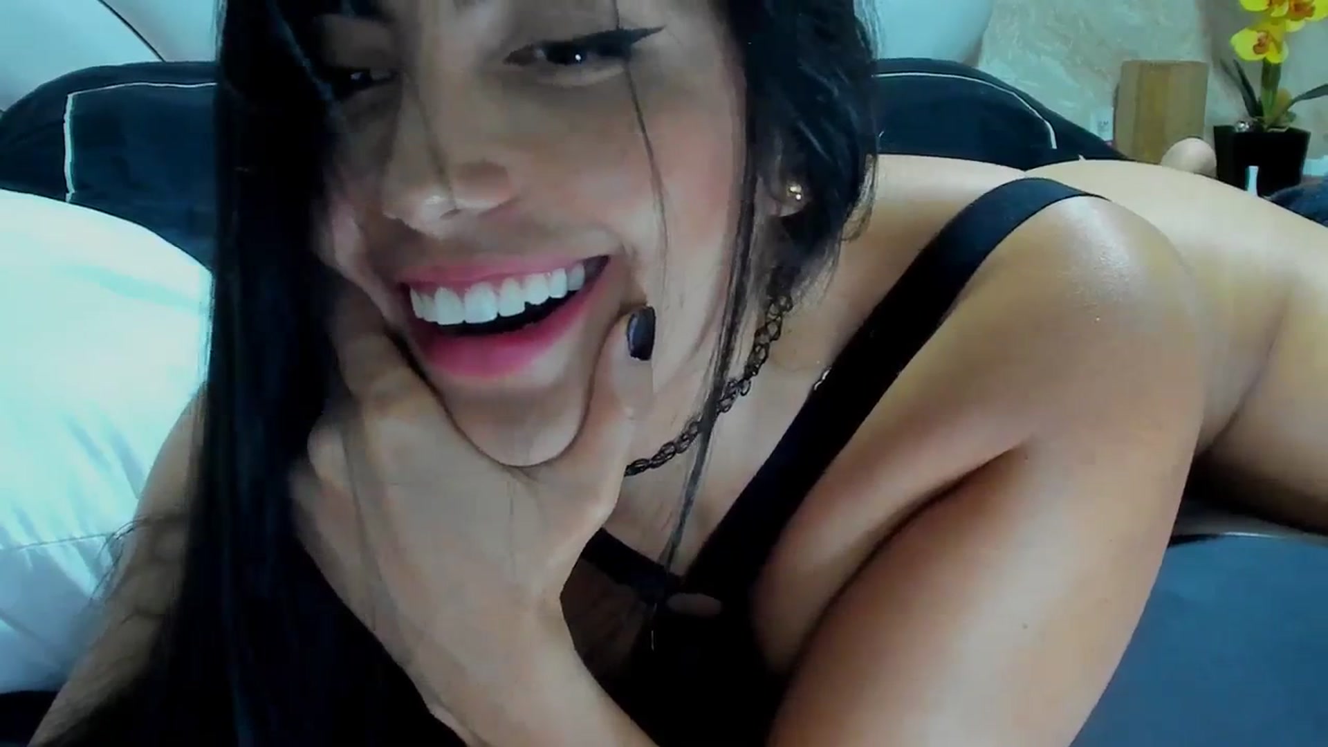 Gallery image thumbnail from leyla_blue's myfreecams stream on, 10/25/2023, 02:37 image 4 of 20