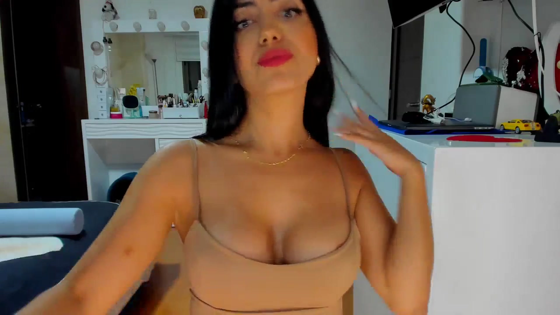 Gallery image thumbnail from leyla_blue's myfreecams stream on, 10/27/2023, 24:42 image 7 of 20