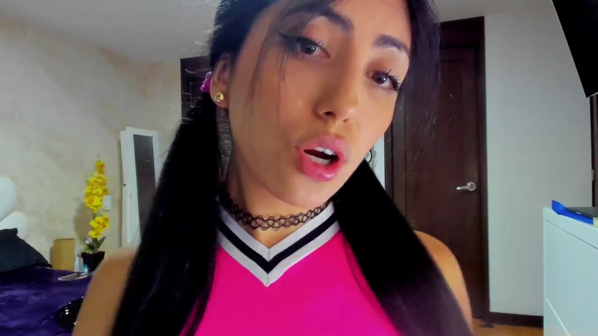 Gallery image thumbnail from leyla_blue's myfreecams stream on, 11/01/2023, 03:34 image 8 of 20