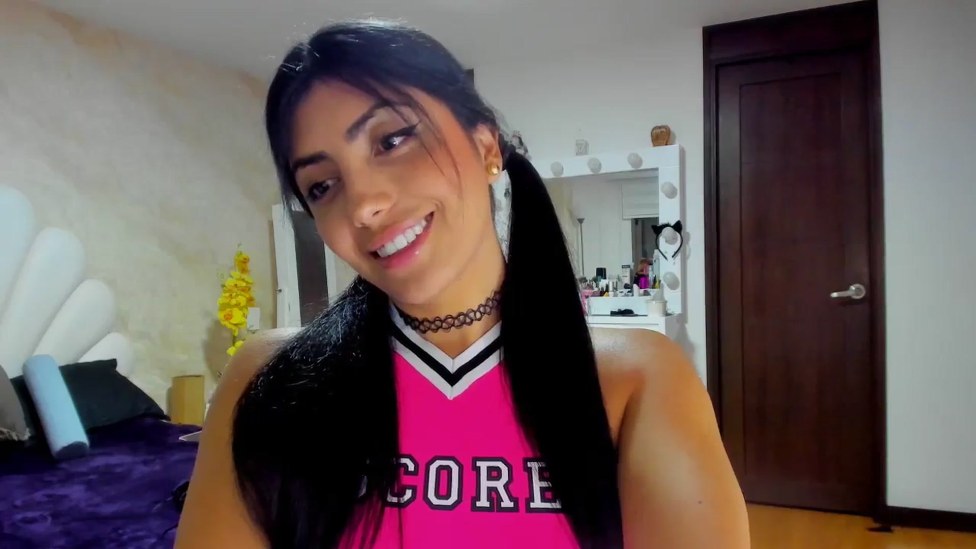 Gallery image thumbnail from leyla_blue's myfreecams stream on, 11/01/2023, 03:34 image 6 of 20