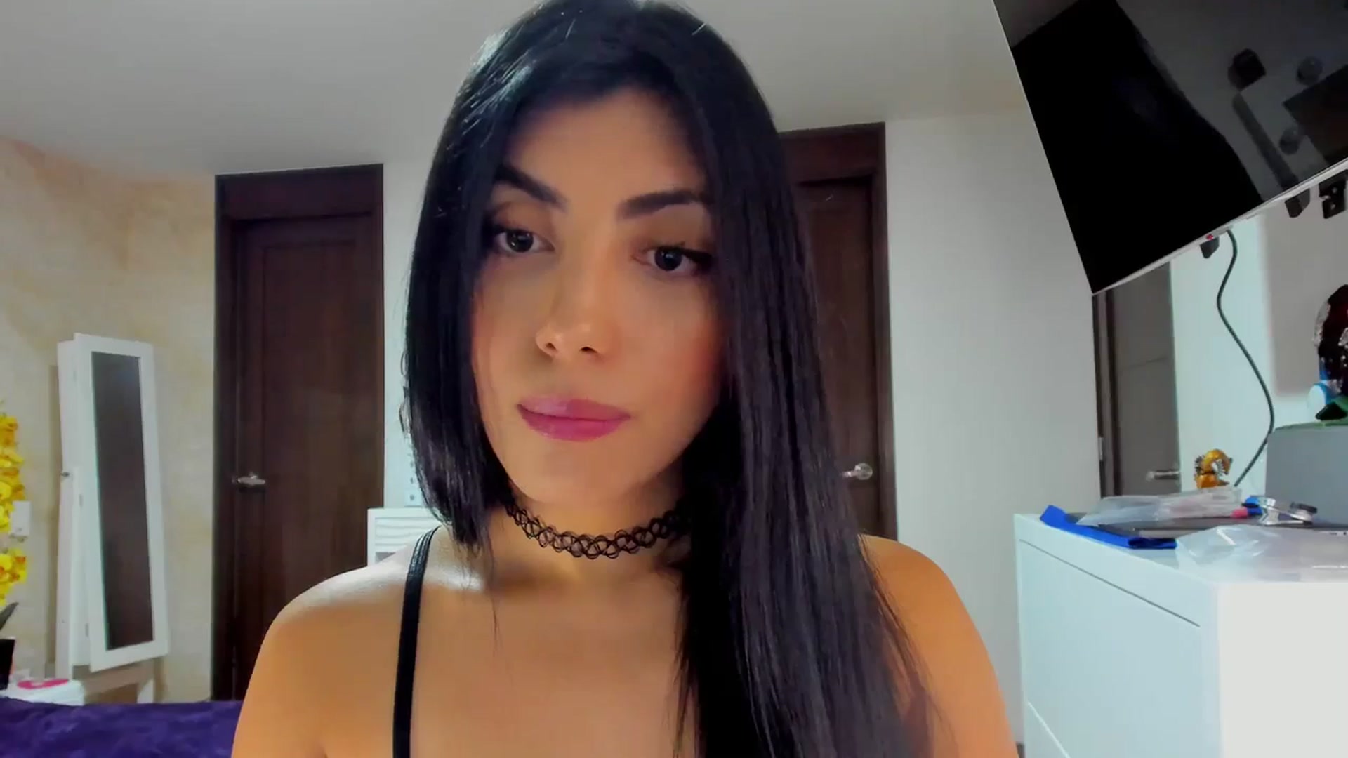 Gallery image thumbnail from leyla_blue's myfreecams stream on, 11/03/2023, 24:01 image 5 of 20
