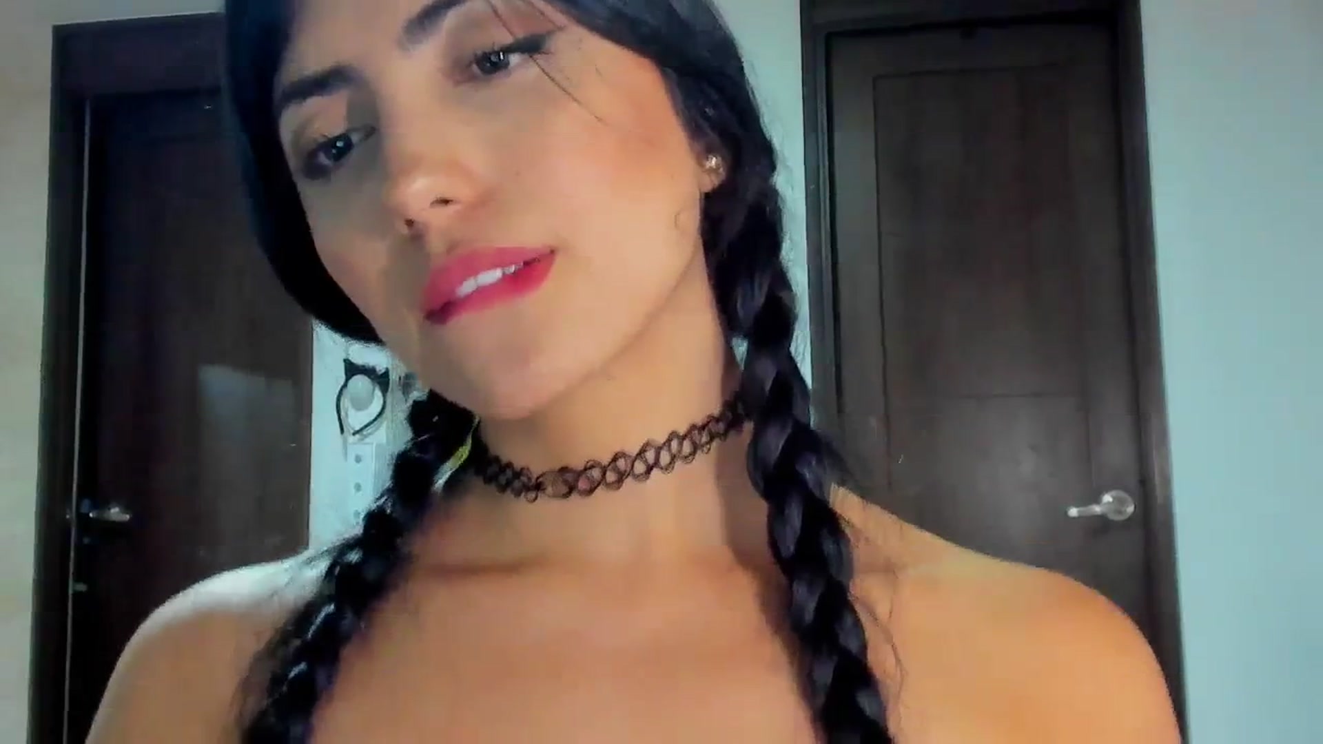 Gallery image thumbnail from leyla_blue's myfreecams stream on, 11/05/2023, 03:07 image 13 of 20