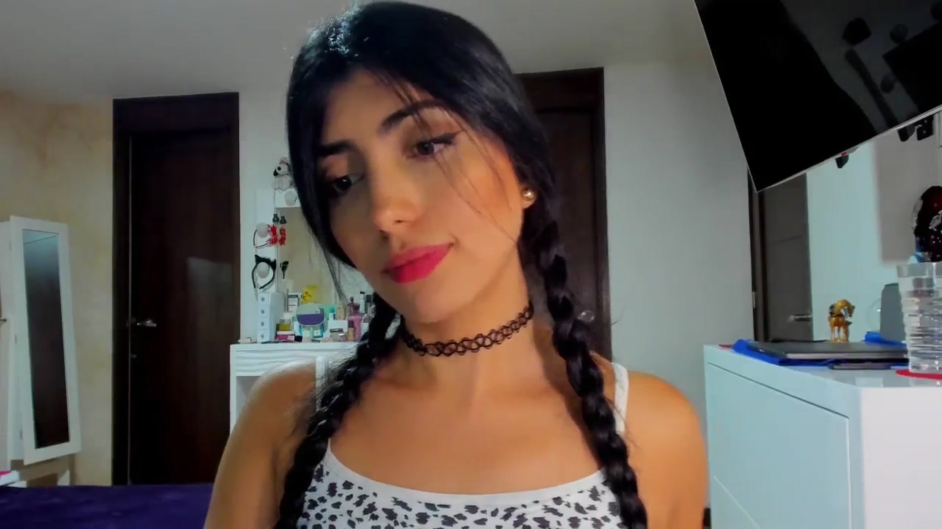 Gallery image thumbnail from leyla_blue's myfreecams stream on, 11/05/2023, 03:07 image 5 of 20