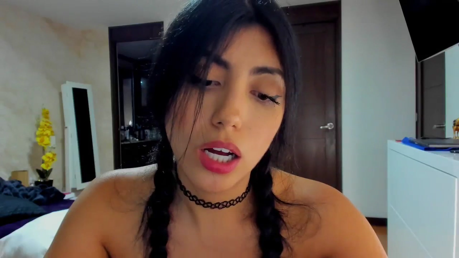 Gallery image thumbnail from leyla_blue's myfreecams stream on, 11/05/2023, 04:34 image 18 of 20