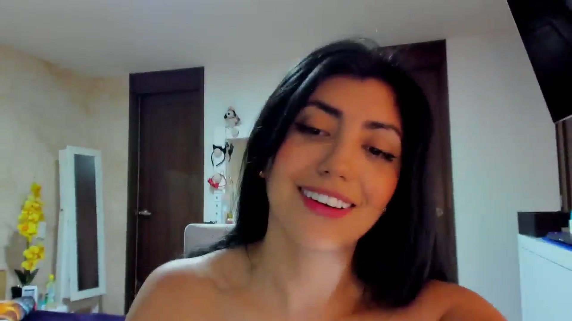 Gallery image thumbnail from leyla_blue's myfreecams stream on, 11/16/2023, 23:14 image 11 of 20