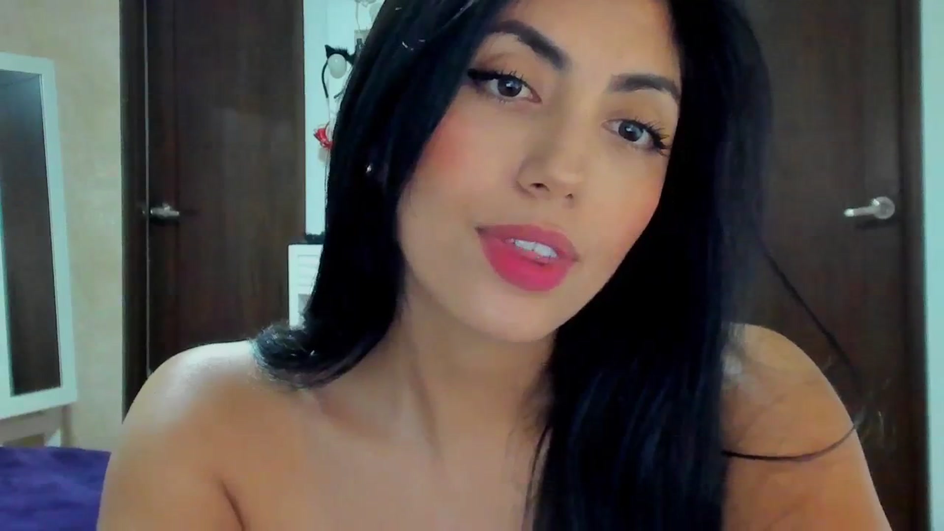 Gallery image thumbnail from leyla_blue's myfreecams stream on, 11/16/2023, 23:14 image 2 of 20