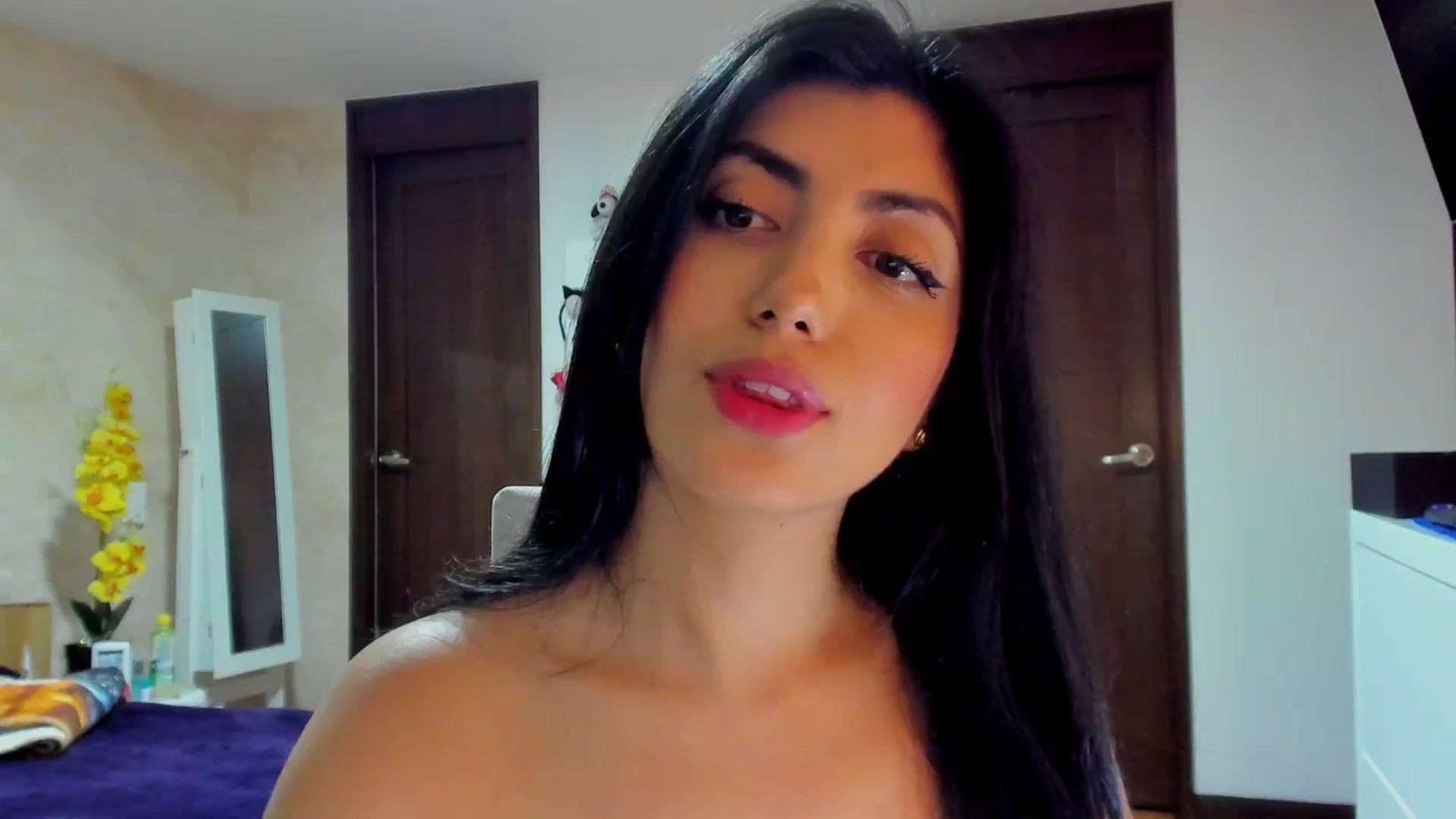 Gallery image thumbnail from leyla_blue's myfreecams stream on, 11/16/2023, 23:14 image 12 of 20
