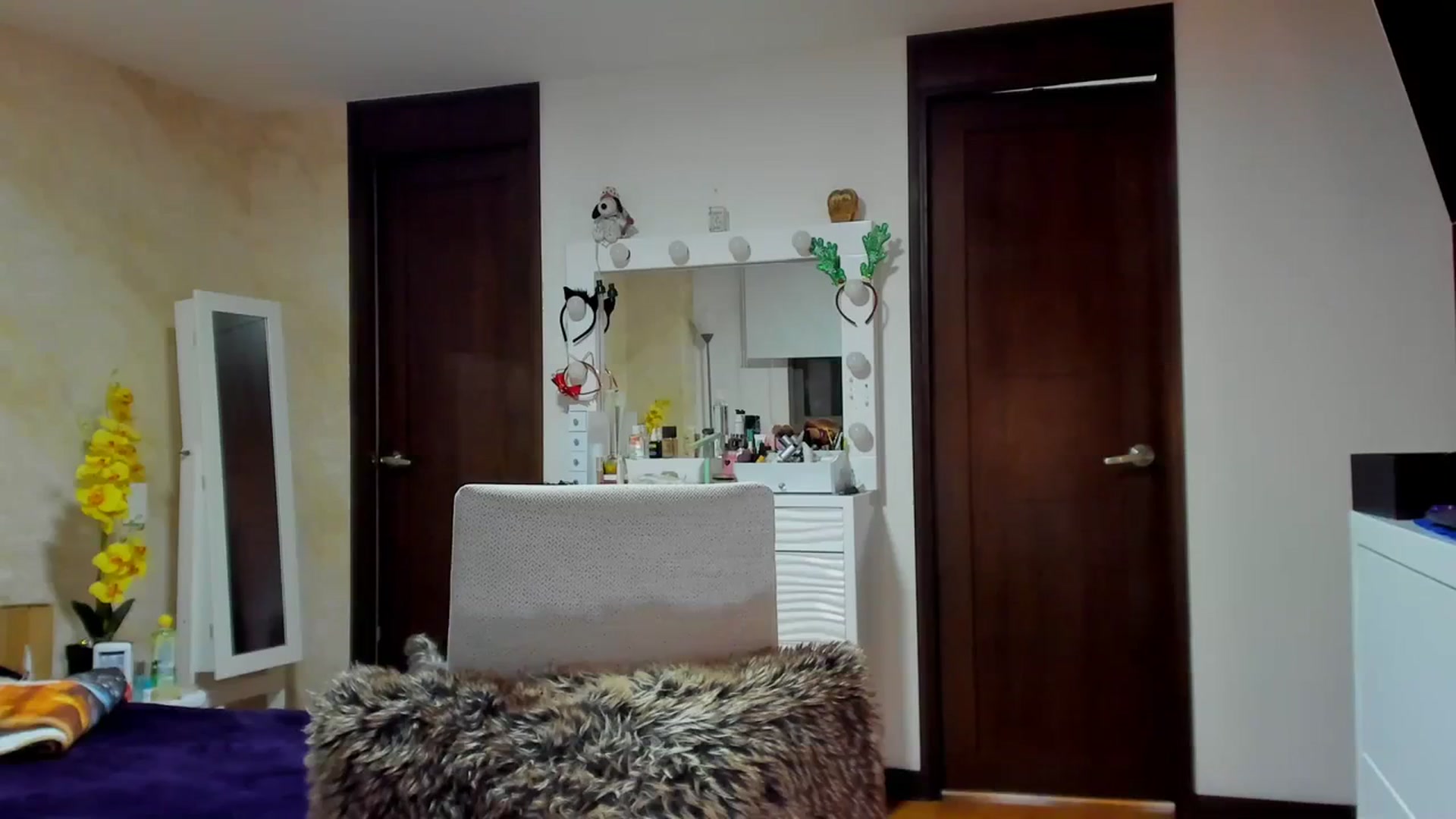 Gallery image thumbnail from leyla_blue's myfreecams stream on, 11/16/2023, 23:14 image 13 of 20