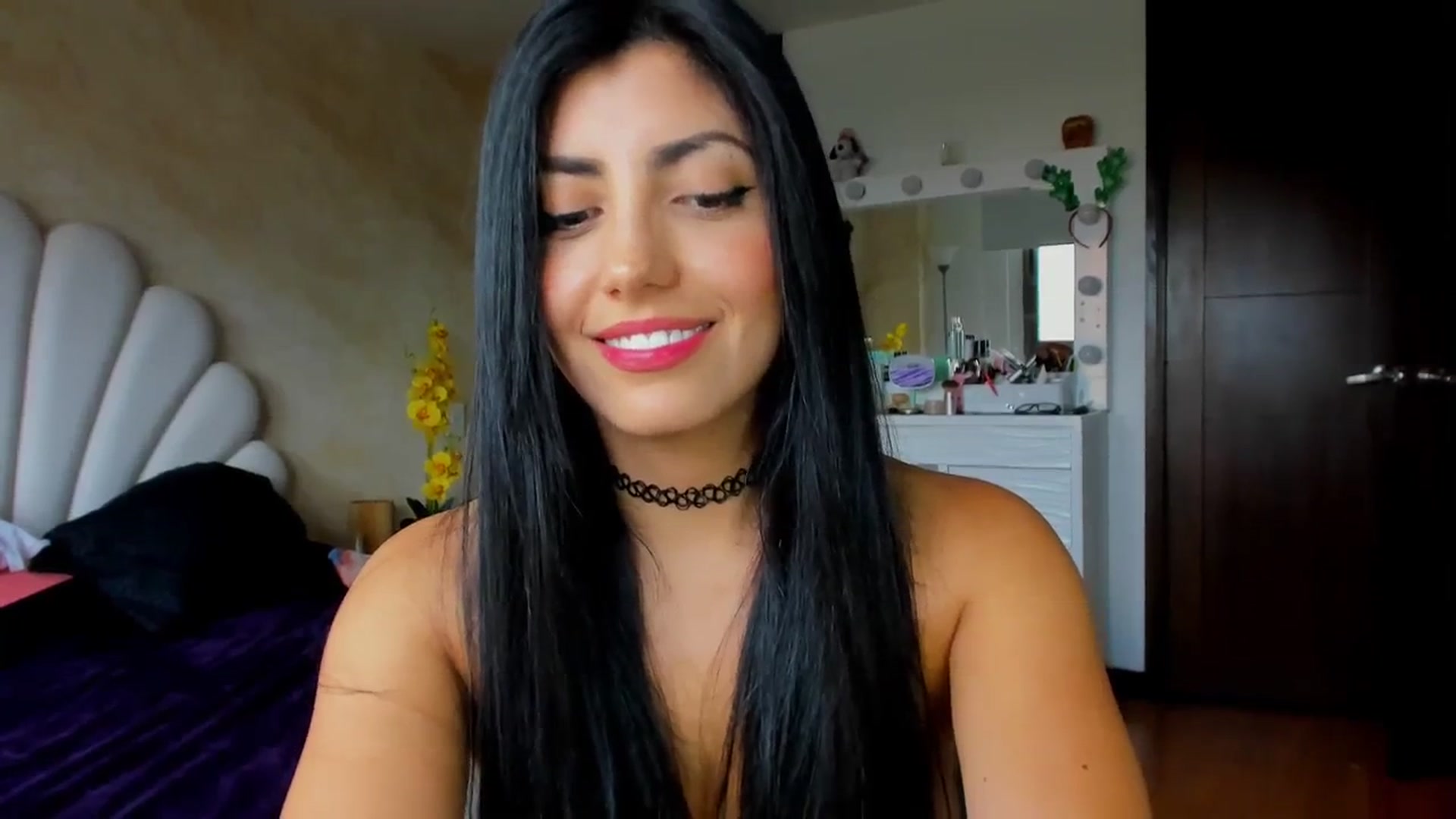 Gallery image thumbnail from leyla_blue's myfreecams stream on, 11/17/2023, 18:53 image 13 of 20