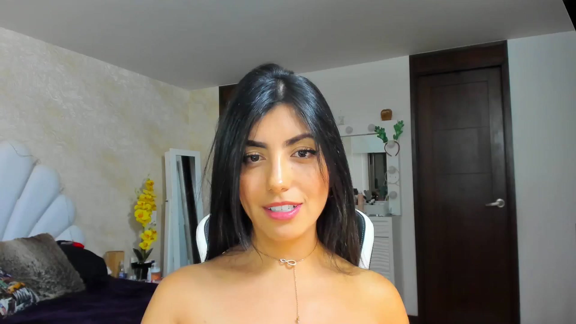 Gallery image thumbnail from leyla_blue's myfreecams stream on, 12/06/2023, 02:03 image 12 of 20