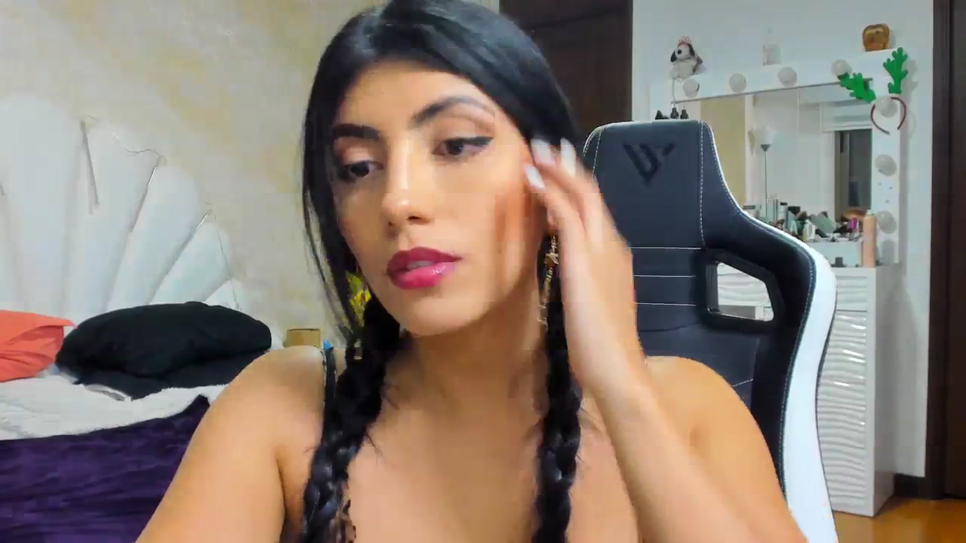 Gallery image thumbnail from leyla_blue's myfreecams stream on, 12/12/2023, 03:59 image 19 of 20