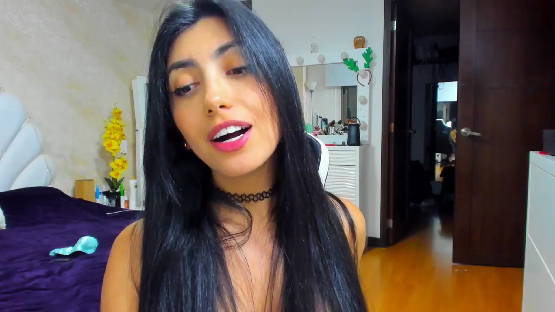 Gallery image thumbnail from leyla_blue's myfreecams stream on, 12/13/2023, 04:12 image 15 of 20