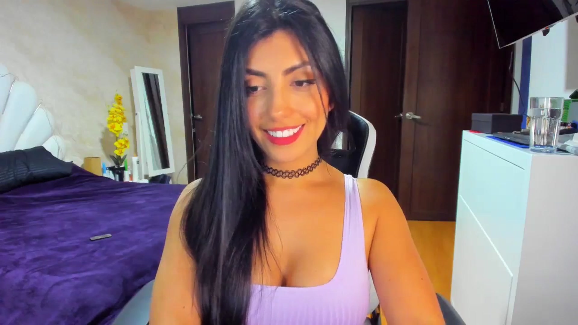 Gallery image thumbnail from leyla_blue's myfreecams stream on, 12/14/2023, 01:39 image 17 of 20