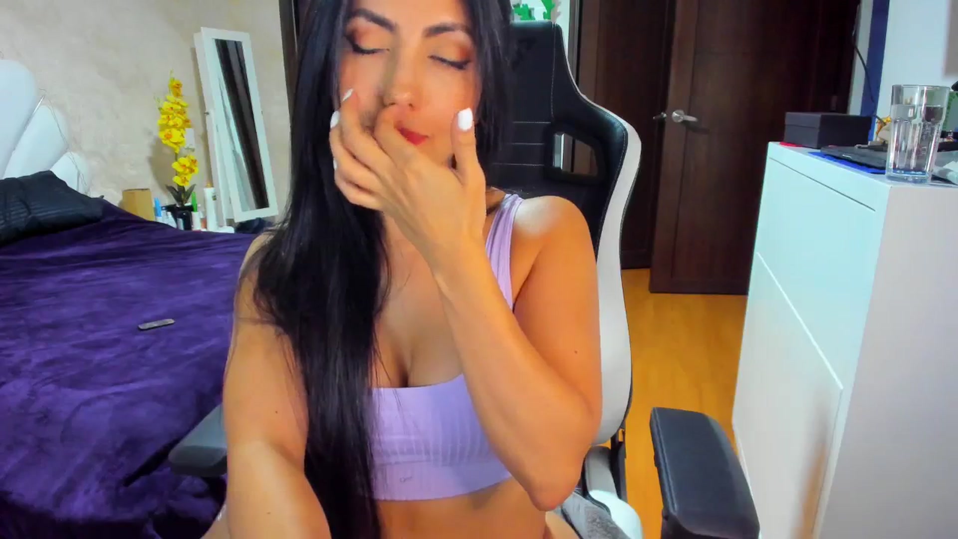 Gallery image thumbnail from leyla_blue's myfreecams stream on, 12/14/2023, 01:39 image 15 of 20