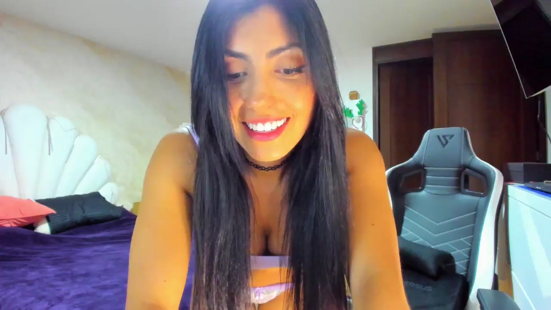 Gallery image thumbnail from leyla_blue's myfreecams stream on, 12/14/2023, 02:15 image 18 of 20