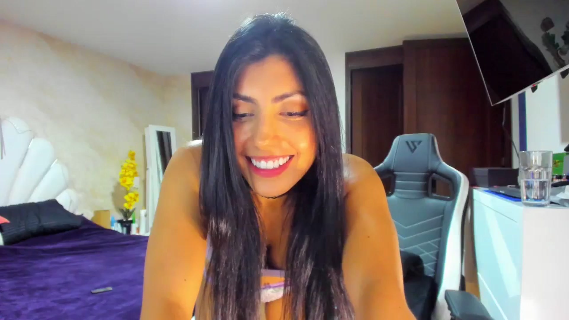 Gallery image thumbnail from leyla_blue's myfreecams stream on, 12/14/2023, 02:15 image 16 of 20